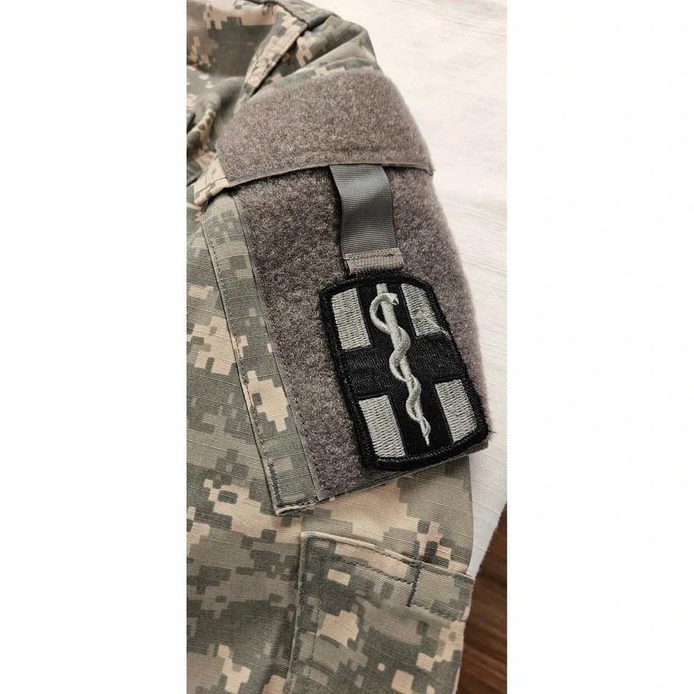 US Army ACU Digital Camo Combat Uniform Coat Jacket Small Short Sergeant Medical